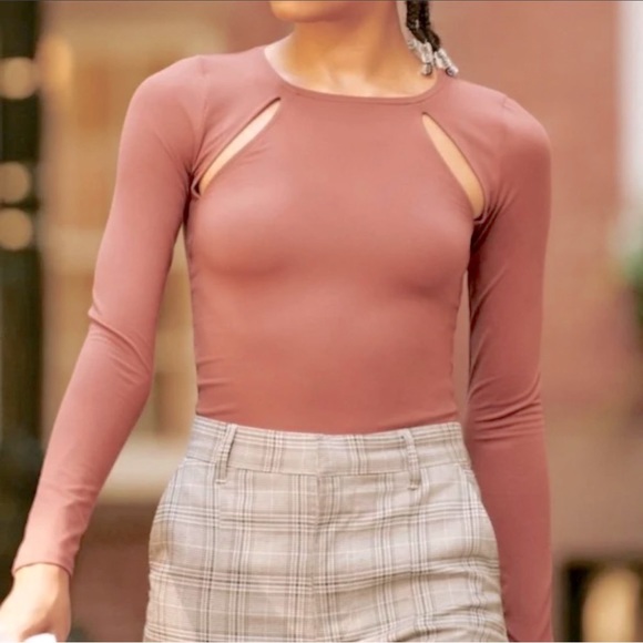 Like New Women’s Small Abercrombie & Fitch Seamless Ribbed Cutout Bodysuit Wine - Picture 2 of 12